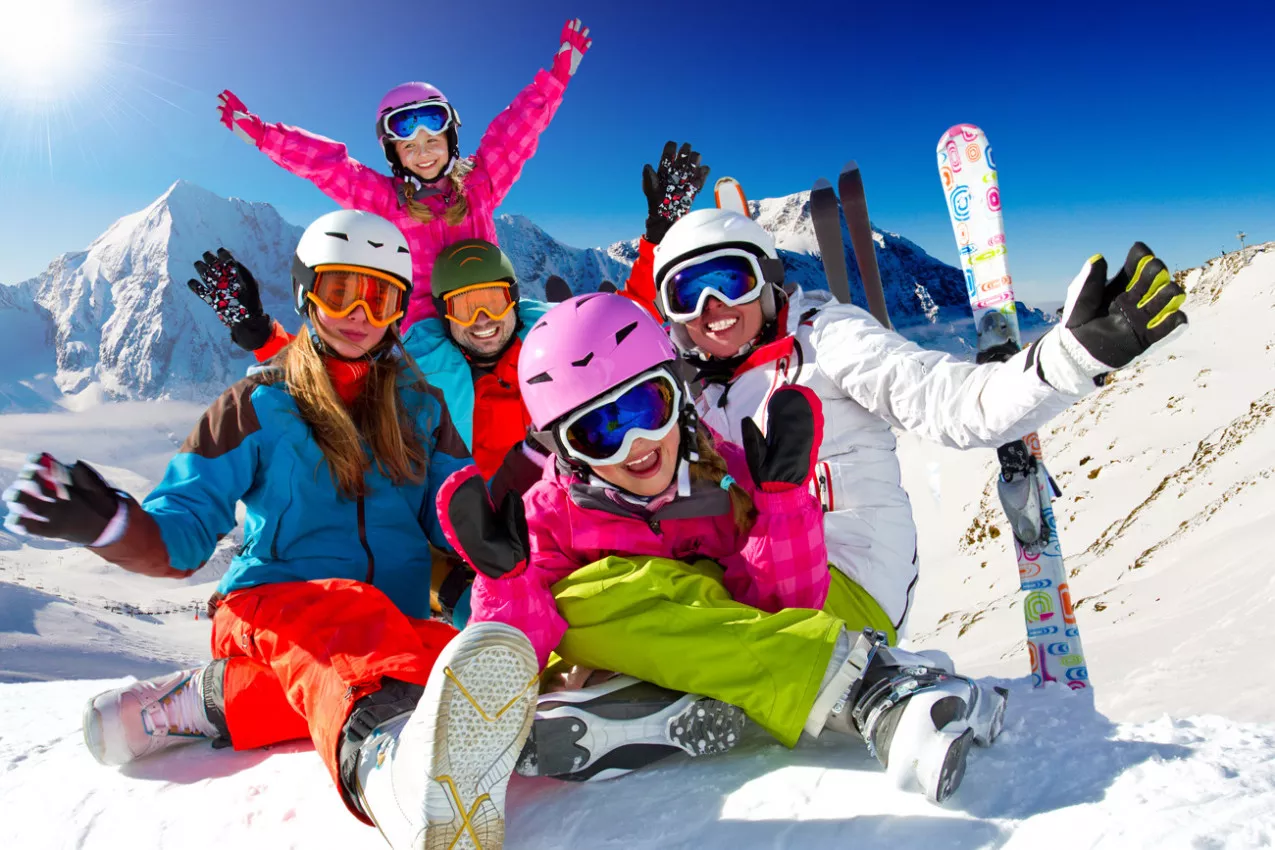 Como é uma viagem para esquiar em Nevados de Chillán | Snowonline 8 Como é uma viagem para esquiar em Nevados de Chillán | Snowonline 7 familia esquiando no valle nevado 1275x850 1 Como é uma viagem para esquiar em Nevados de Chillán | Snowonline -