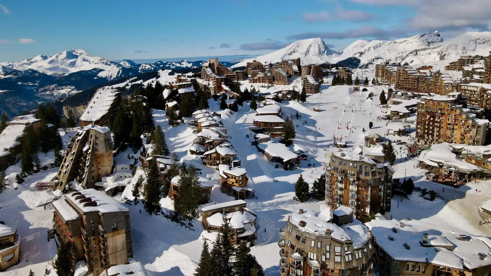 Avoriaz onde fica: 7 dicas para planejar sua viagem 2 Avoriaz onde fica: 7 dicas para planejar sua viagem 2 Avoriaz 1800 Ski Resort Les Portes du Soleil 12 scaled 1 Avoriaz onde fica: 7 dicas para planejar sua viagem -